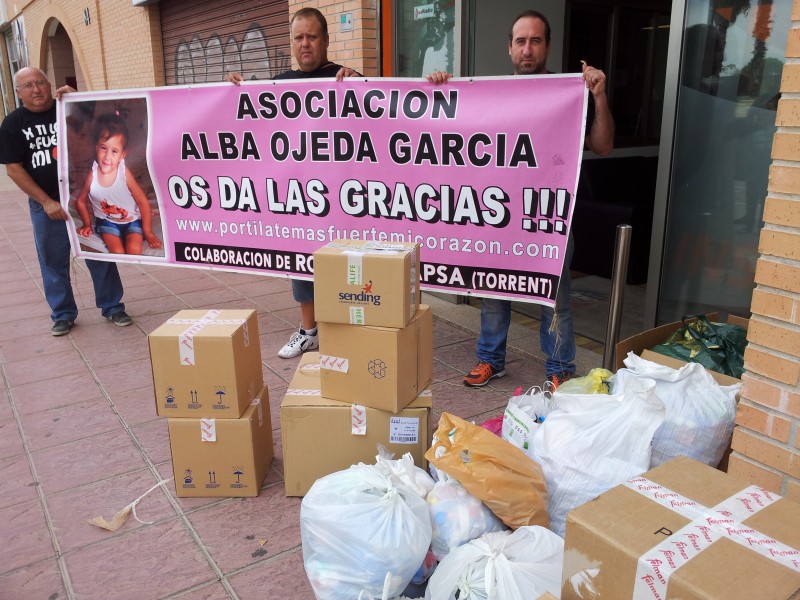 FAMILIARES Y AMIGOS DE ALBA OJEDA